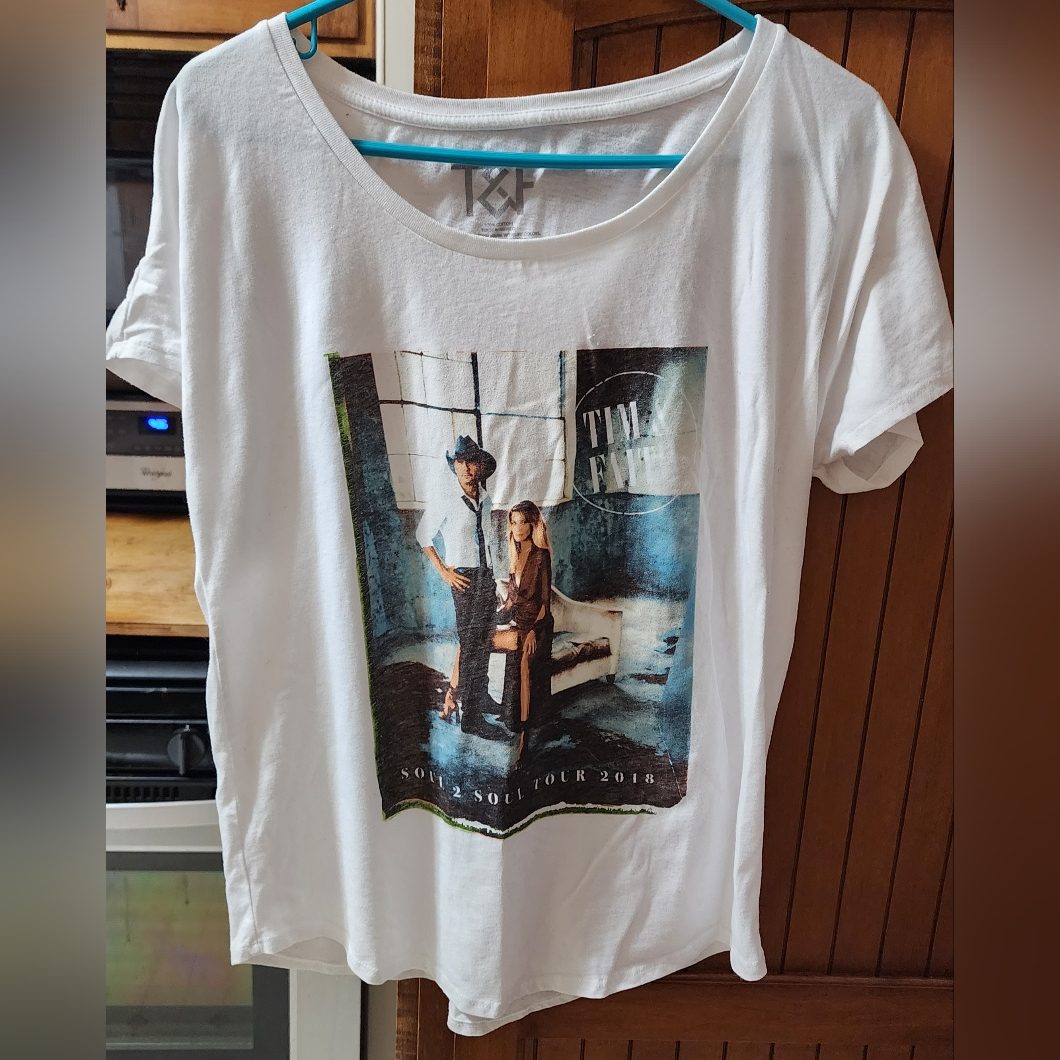 Large Womansvtim  Faith Soul 2 Soul 2018 Concert Tee